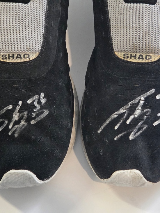 Shaquille O\'Neal Worn & Signed Shaq Sneakers Size 22 - Both Autographed main image 2